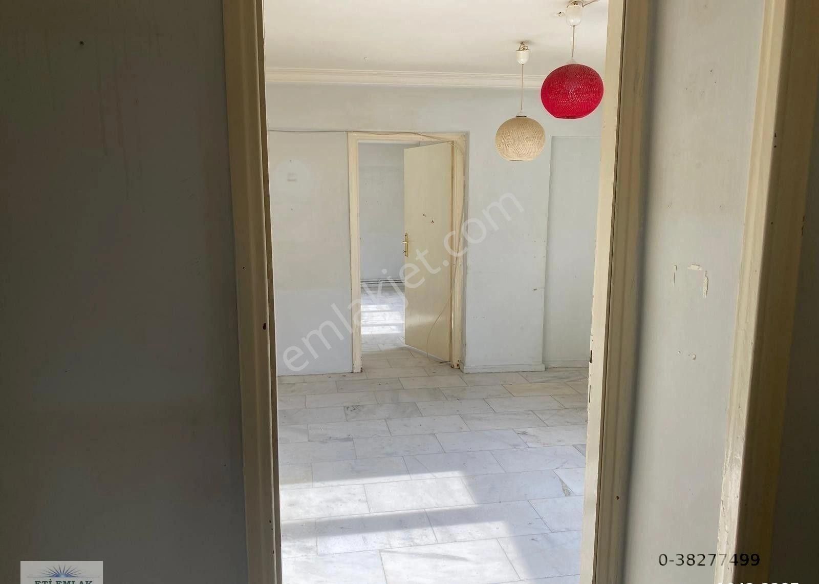 Eti'den Ortaköy'de Sahile Paralel, Köşe Konumlu Geniş 1+1 80m2 Kombili, Çok Aydınlık 2.kat Daire - Görsel 16