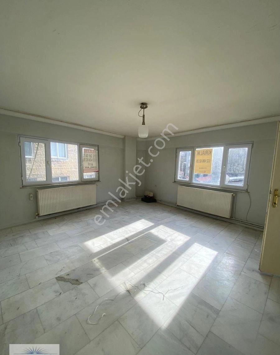 Eti'den Ortaköy'de Sahile Paralel, Köşe Konumlu Geniş 1+1 80m2 Kombili, Çok Aydınlık 2.kat Daire - Görsel 20