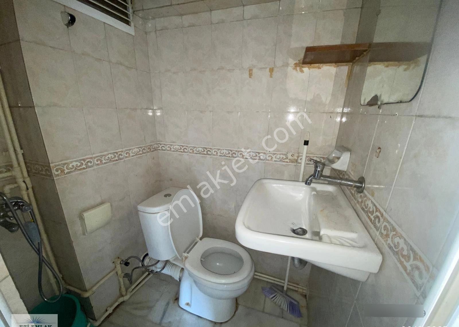 Eti'den Ortaköy'de Sahile Paralel, Köşe Konumlu Geniş 1+1 80m2 Kombili, Çok Aydınlık 2.kat Daire - Görsel 14