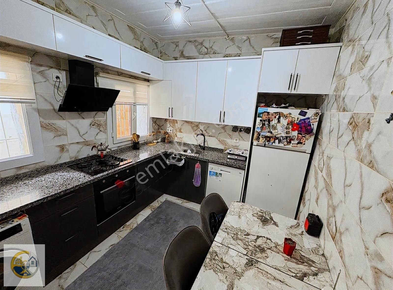 Kemeraltına Yürüme Mesafesinde, Dükkanlı Müstakil Ev - Görsel 17