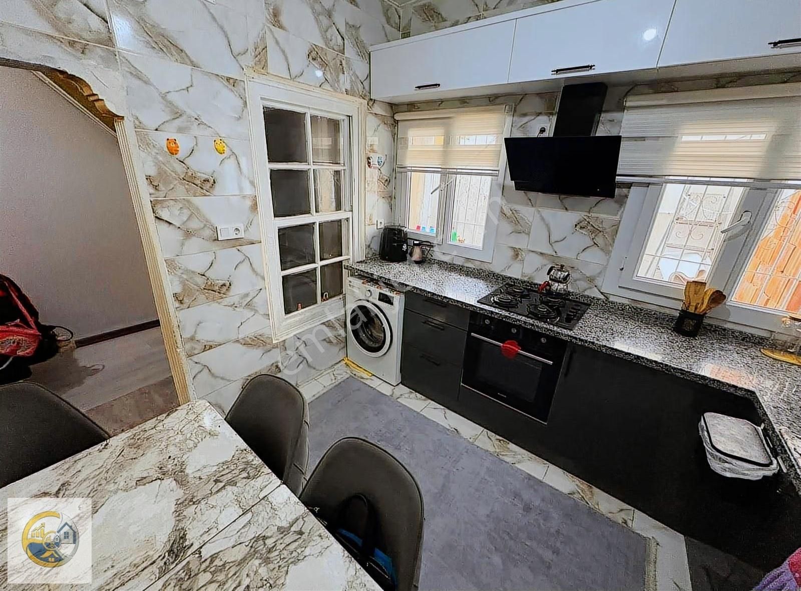 Kemeraltına Yürüme Mesafesinde, Dükkanlı Müstakil Ev - Görsel 25