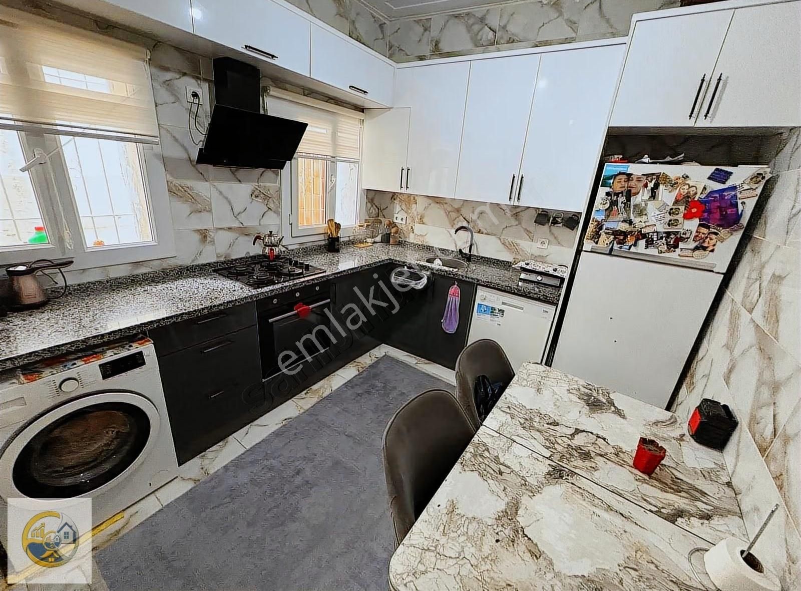 Kemeraltına Yürüme Mesafesinde, Dükkanlı Müstakil Ev - Görsel 24