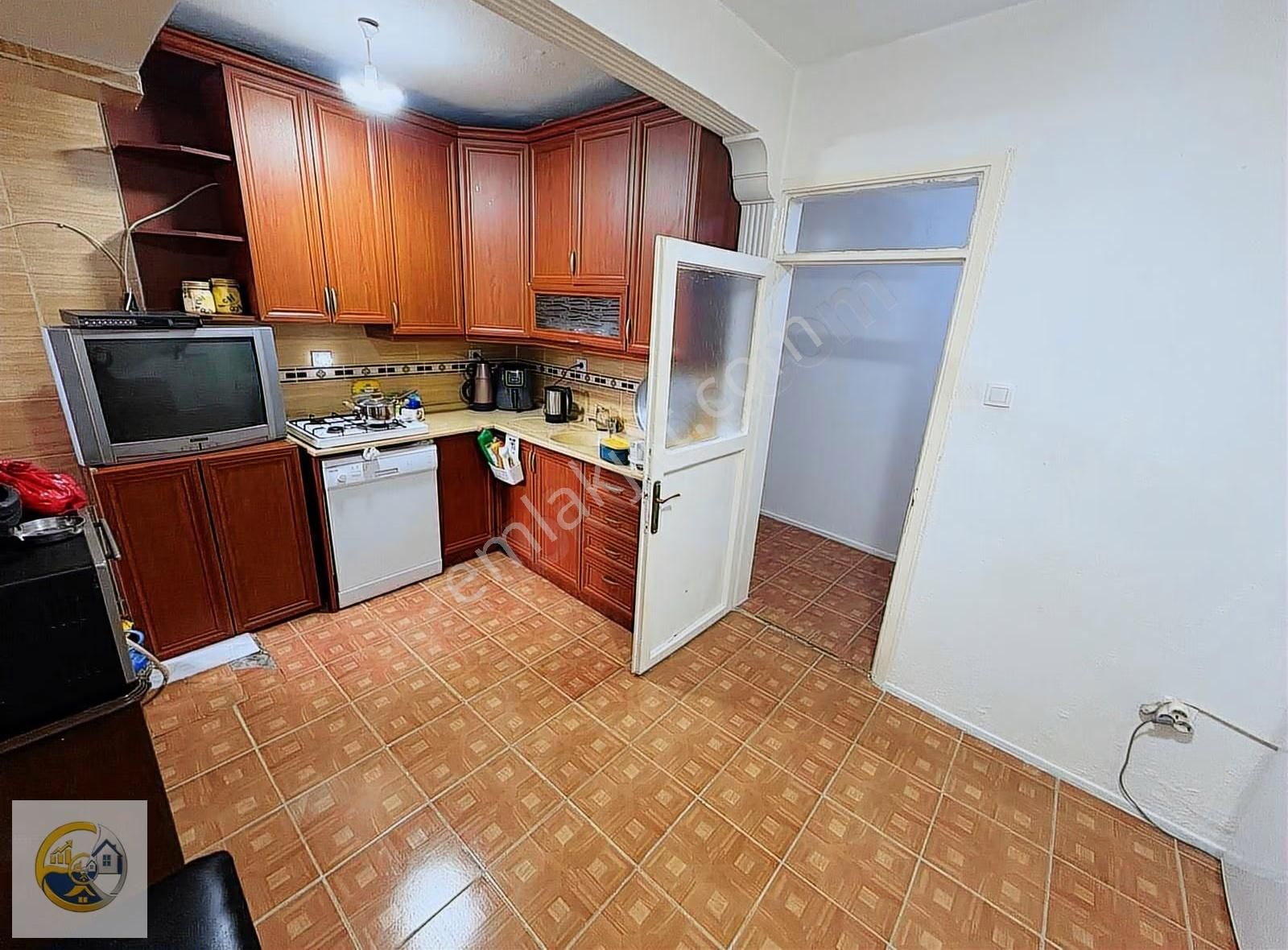 Konak Gürçeşme Ana Cad.yakın, Bahçeli İki Katlı Müstakil Bina - Görsel 16