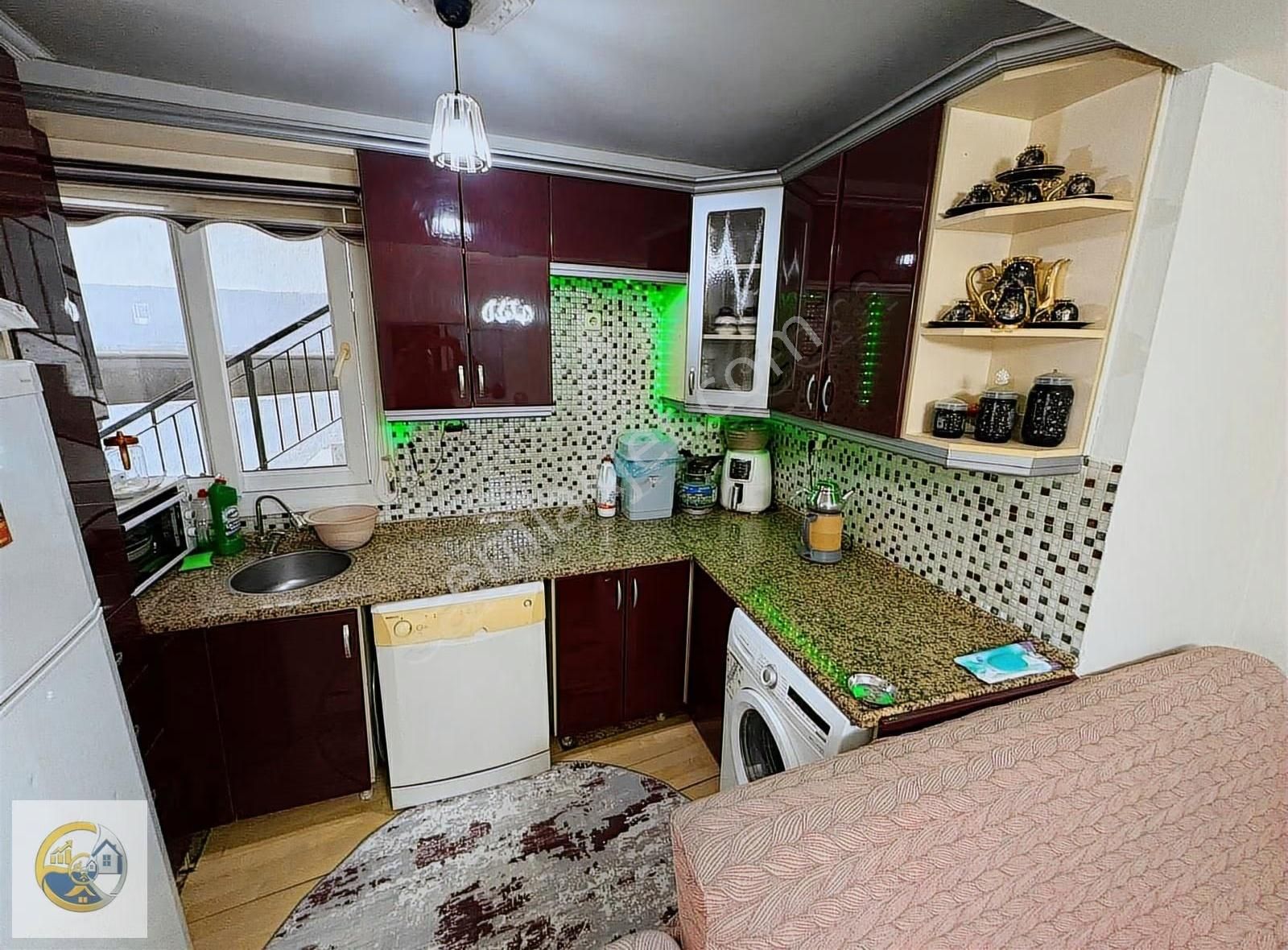 Konak Gürçeşme Ana Cad.yakın, Bahçeli İki Katlı Müstakil Bina