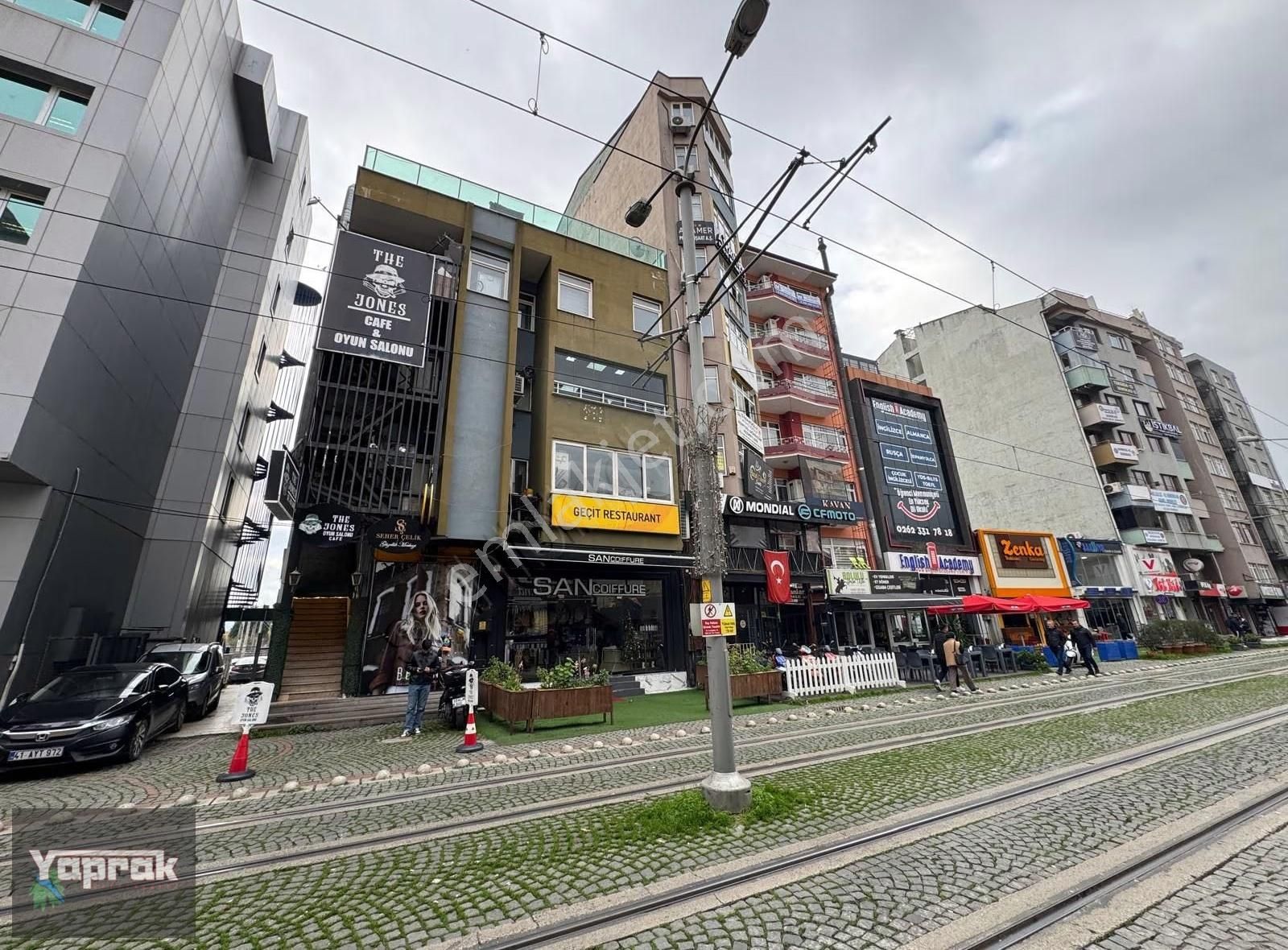 İzmit Merkezde Çift Cepheli Satılık Dükkan - Görsel 9
