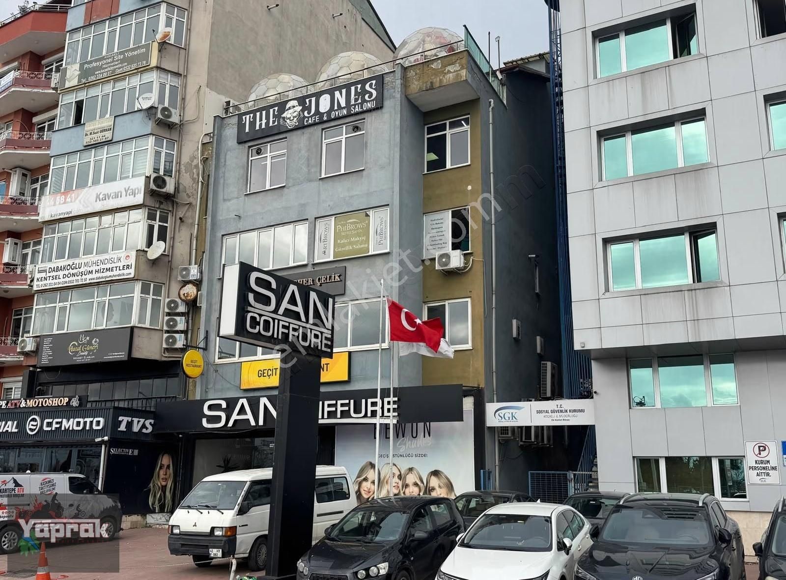İzmit Merkezde Çift Cepheli Satılık Dükkan - Görsel 6