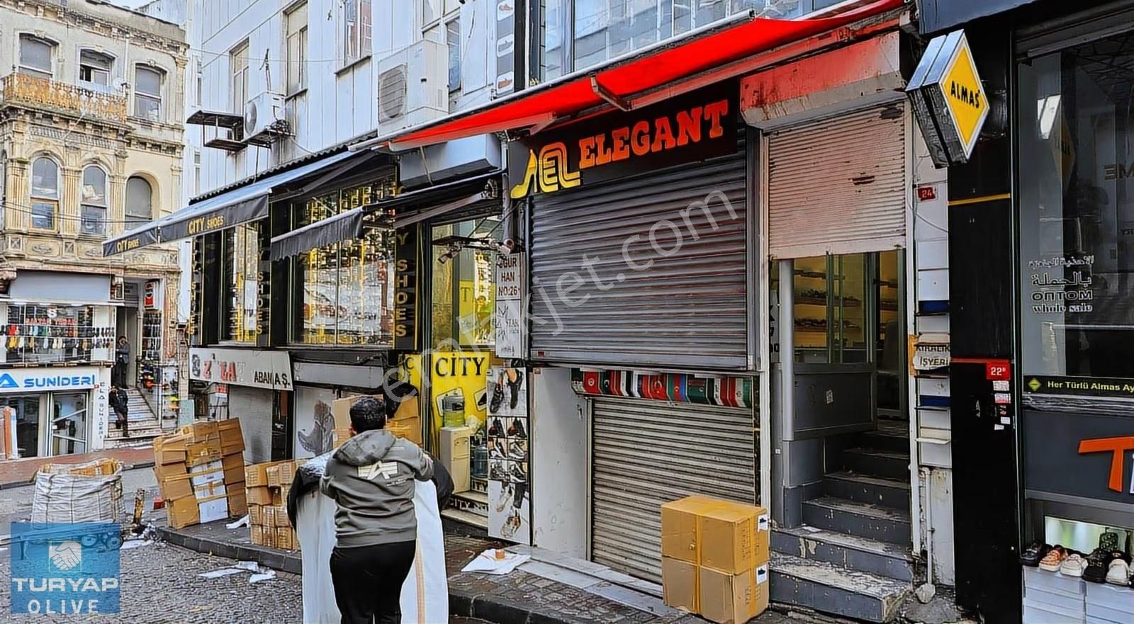 Beyazıt Gedikpaşa Doğramacı Sokakta Kiralık Mağaza