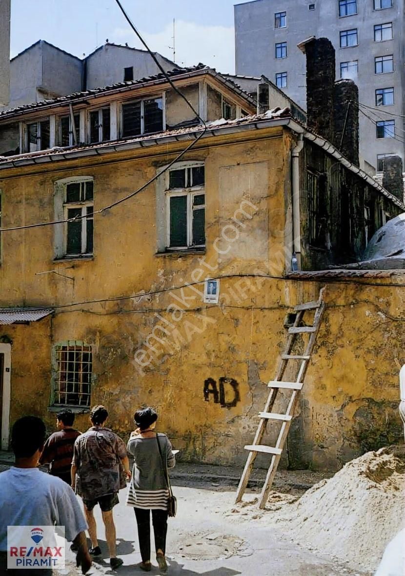 Laleli Mimar Kemal'de Satılık Tarihi Hamam Ve Arazisi - Görsel 2