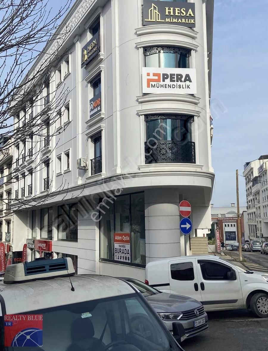 Sultanbeyli Merkez'de Kiralık Ofis