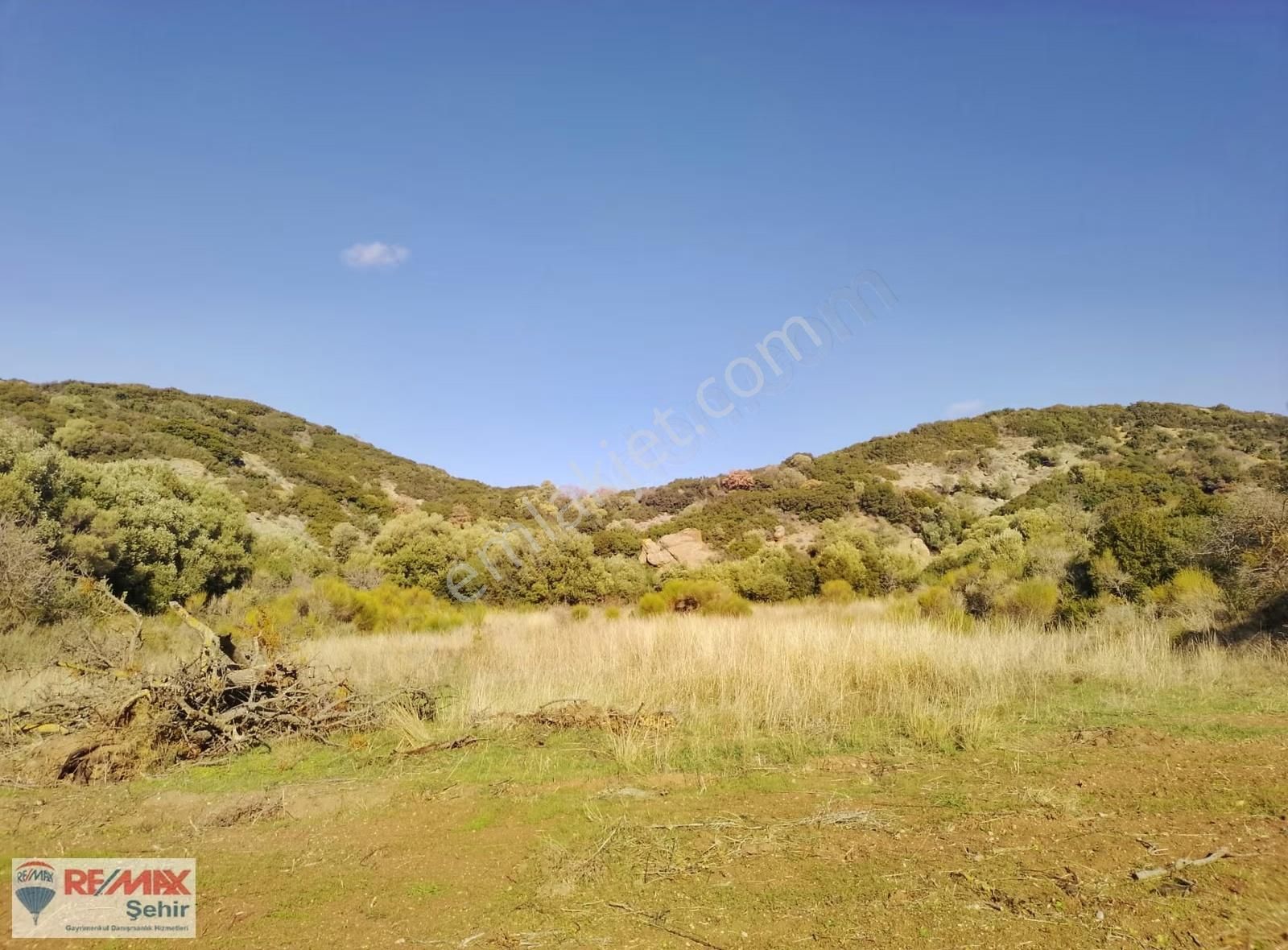 Çanakkale Eceabat'ta Satılık 3,300 M² Deniz Manzaralı Tarla