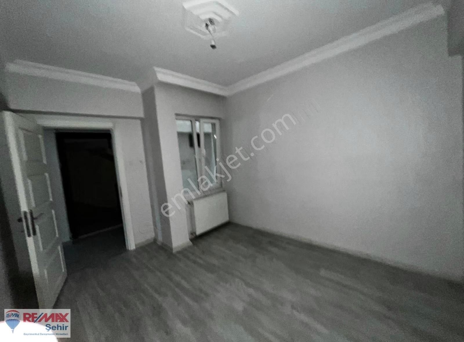 Yalova Re/max Şehir'den İstanbul Caddesi'nde 3+1 Kiralık Daire - Görsel 7