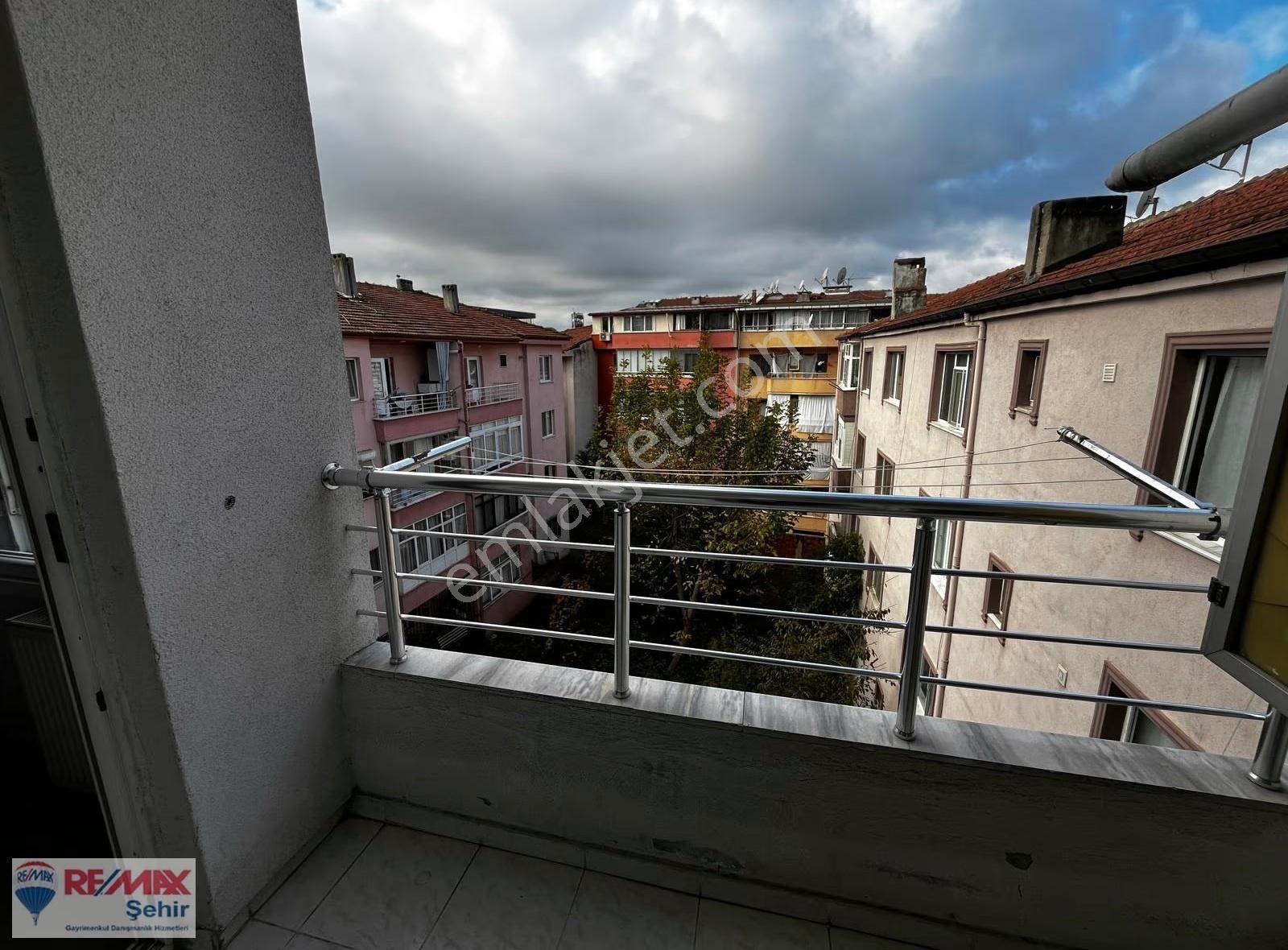 Yalova Re/max Şehir'den İstanbul Caddesi'nde 3+1 Kiralık Daire - Görsel 8