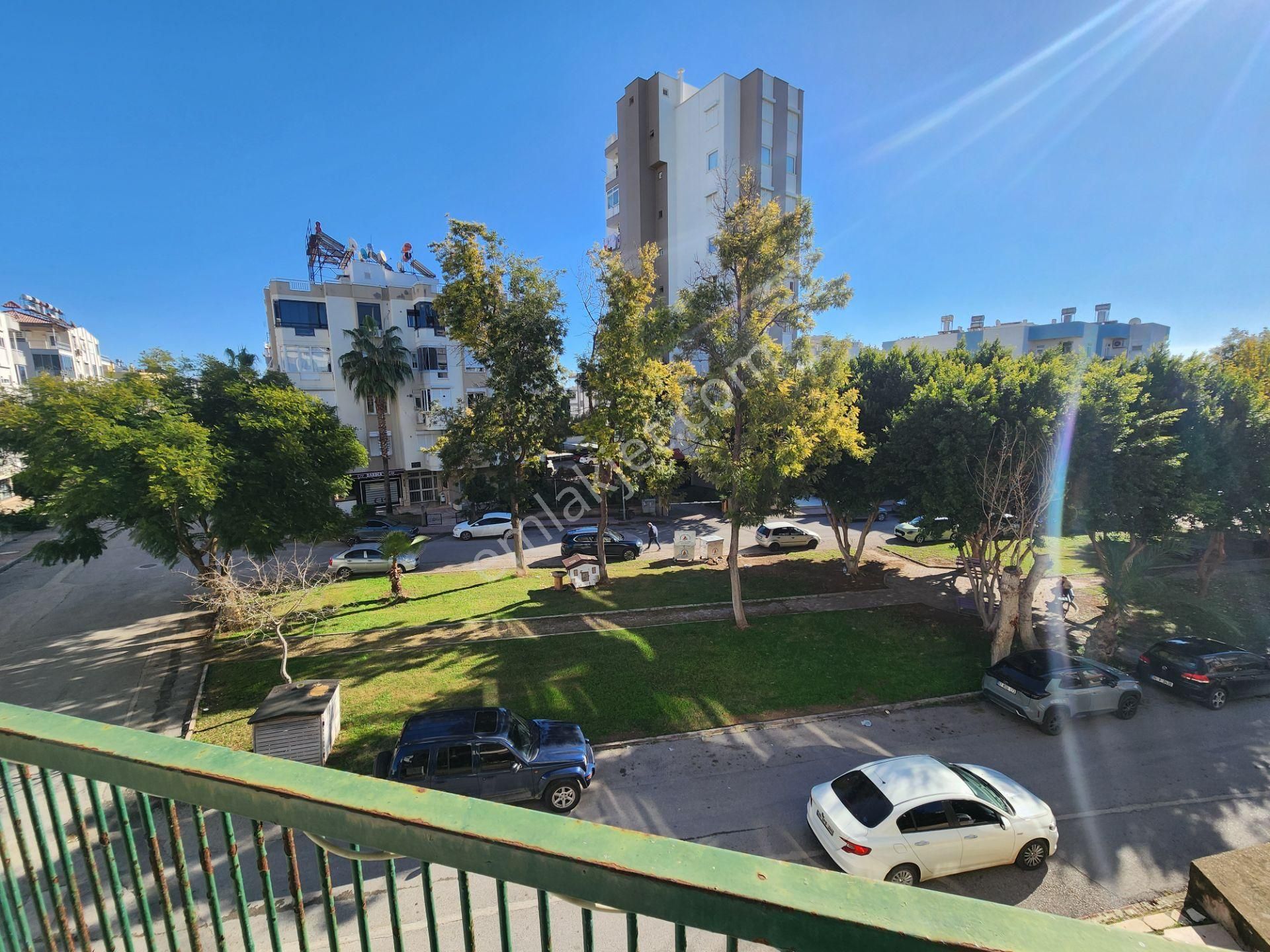 Şirinyalı'da Plaja 350 Mt 2. Katta Satılık 3+1 150 M2 Daire - Görsel 18