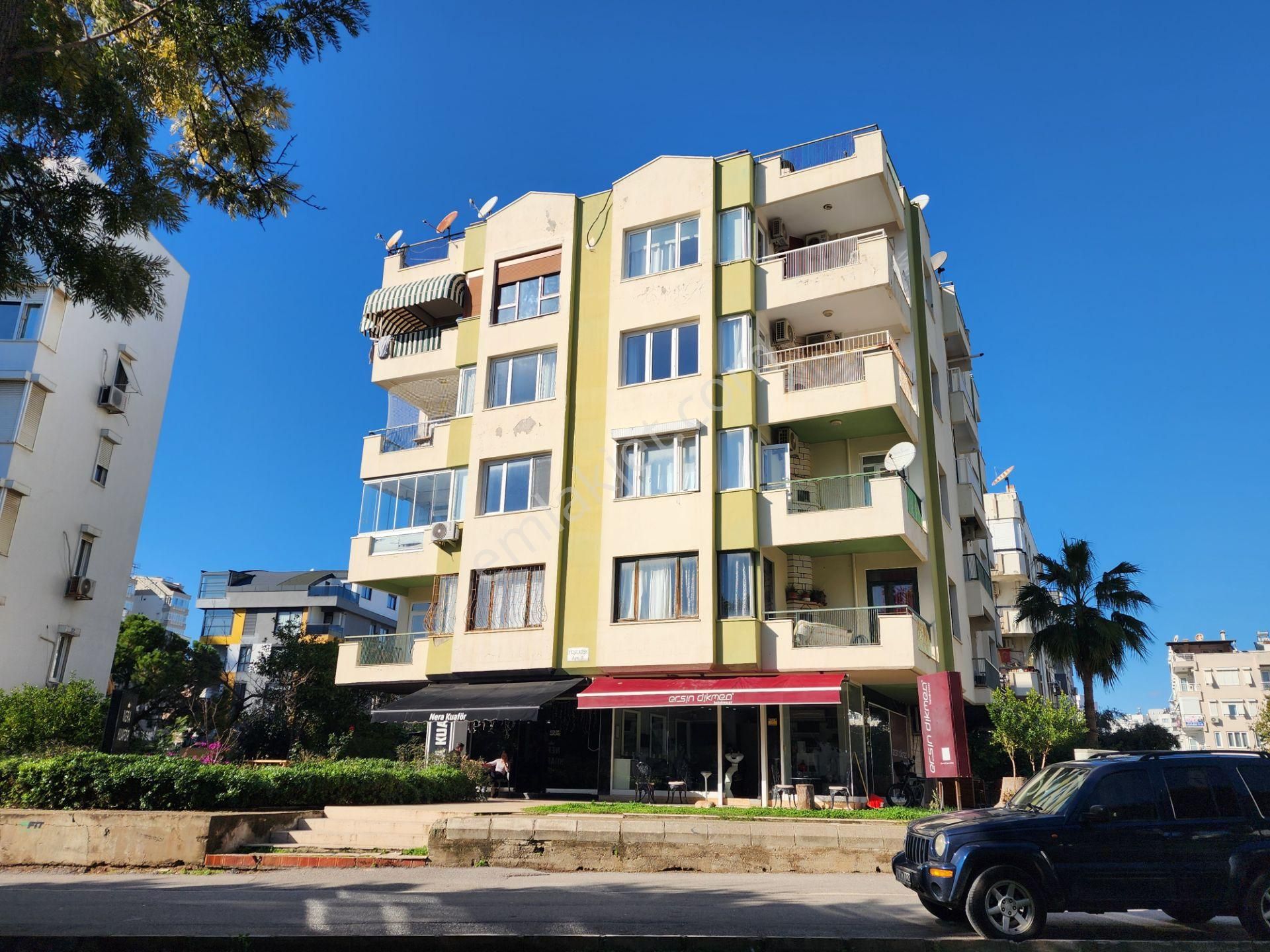 Şirinyalı'da Plaja 350 Mt 2. Katta Satılık 3+1 150 M2 Daire