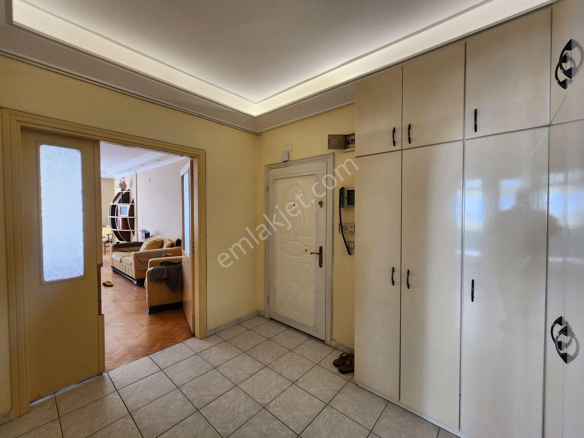 Şirinyalı'da Plaja 350 Mt 2. Katta Satılık 3+1 150 M2 Daire - Görsel 4