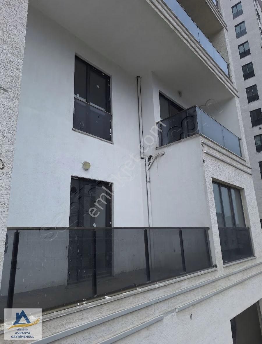 Halkalı Merkezde Yüksek Giriş Dubleks 50m² Müstakil Kış Bahçeli