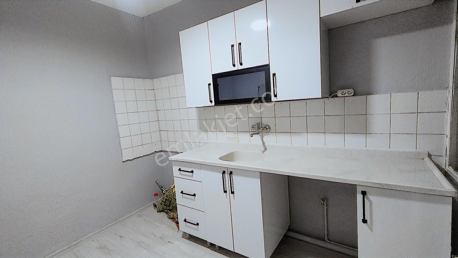 Buca Ufuk'ta Merkezi Konumda Bakımlı 2+1 Kiralık 85 M2 Daire.