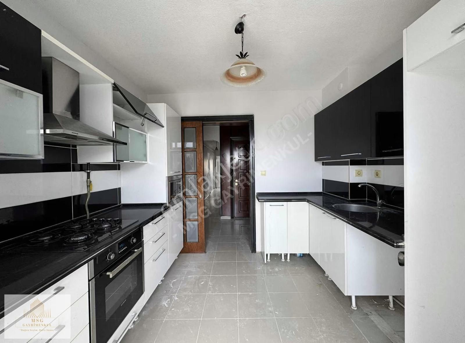 Msgden Deniz Manzaralı Site İçinde Asansörlü-otoparklı 3+1 Daire - Görsel 15