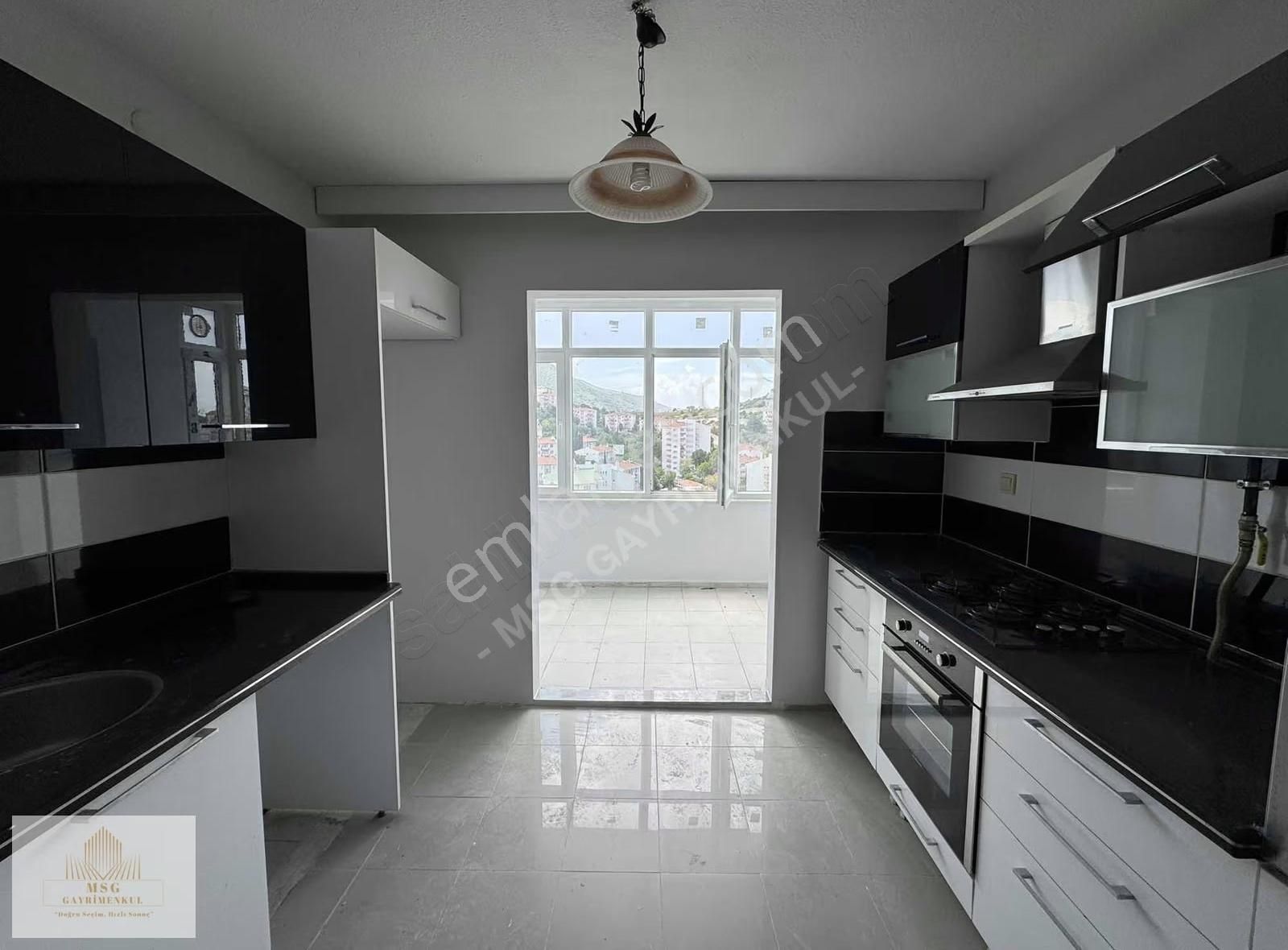 Msgden Deniz Manzaralı Site İçinde Asansörlü-otoparklı 3+1 Daire - Görsel 11