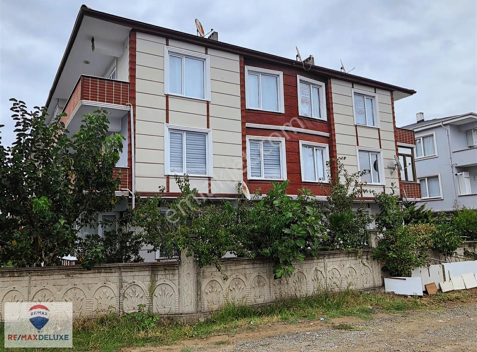 Karasu Aziziye Mahallesinde Komple Eşyalı 2+1 Satılık Daire