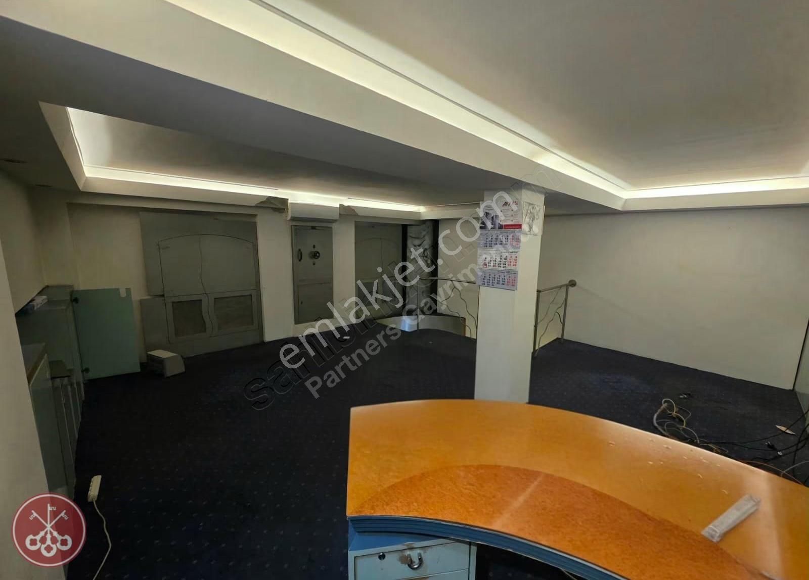 Bankalar Caddesi'nde Prestijli Dükkan - Görsel 35