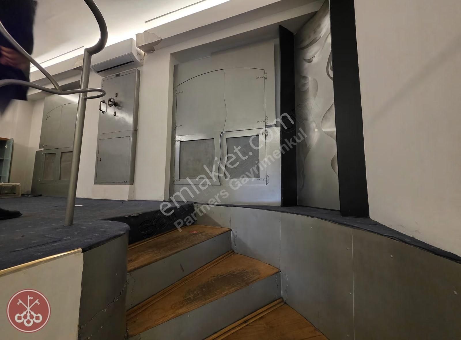 Bankalar Caddesi'nde Prestijli Dükkan - Görsel 24