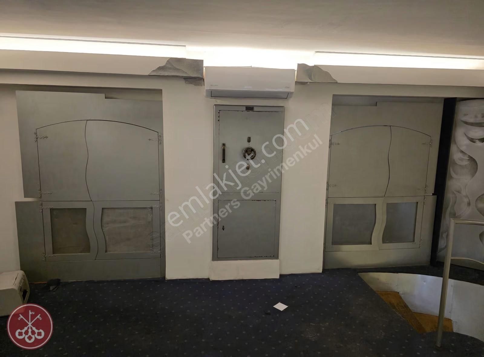 Bankalar Caddesi'nde Prestijli Dükkan - Görsel 32