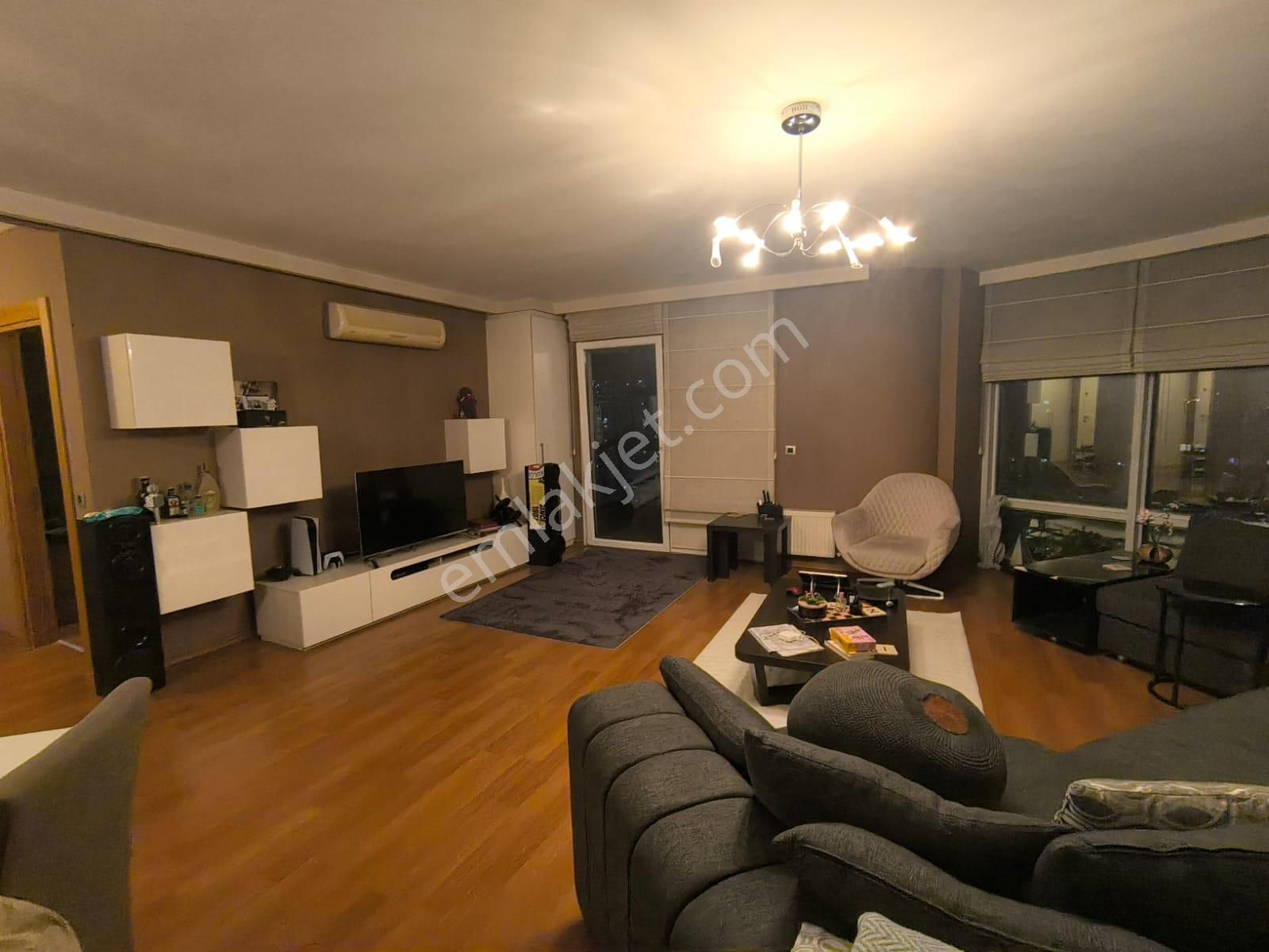 Bahçeşehir'in Merkezinde Eşyalı Kiralık 1+1 Daire