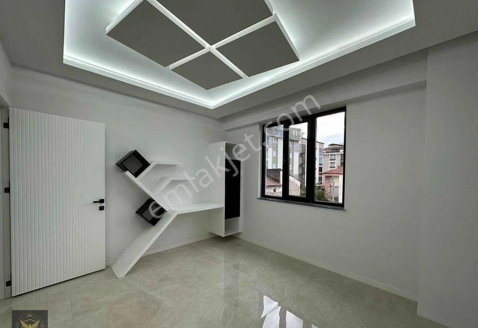 Bölgenin En Geniş M2'li Metrobüse Komşu 2+1 Giriş Kat Dairesi - Görsel 8