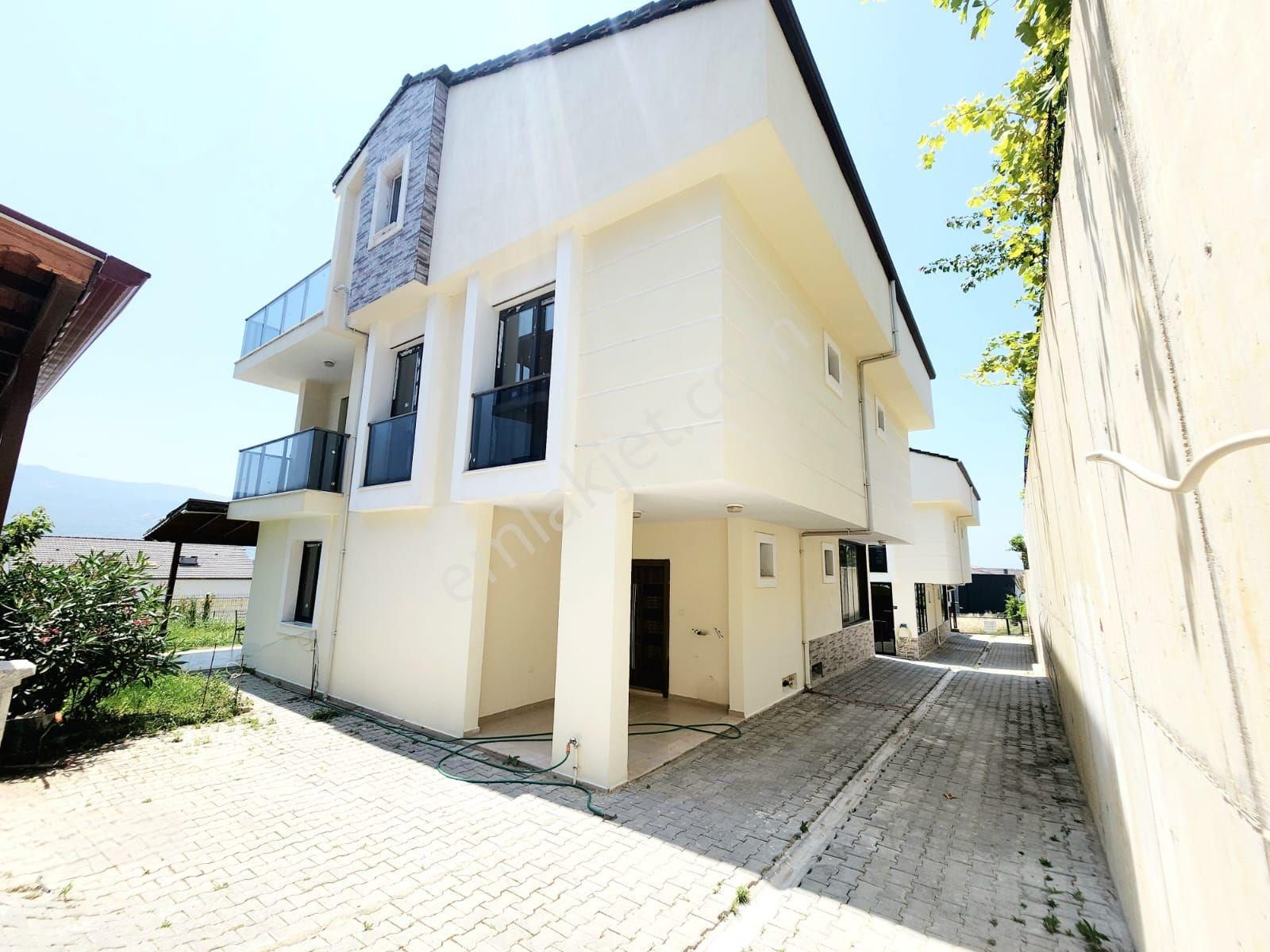 Kuşadasında Havuzlu Sitede 4+1 Bahçeli Villa - Görsel 3