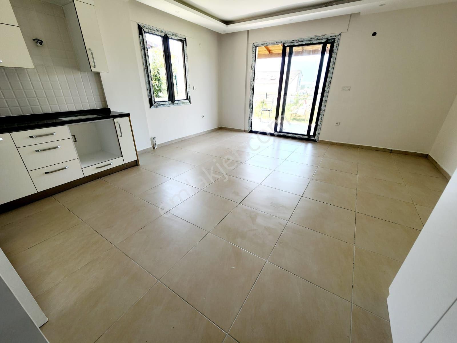 Kuşadasında Havuzlu Sitede 4+1 Bahçeli Villa - Görsel 13