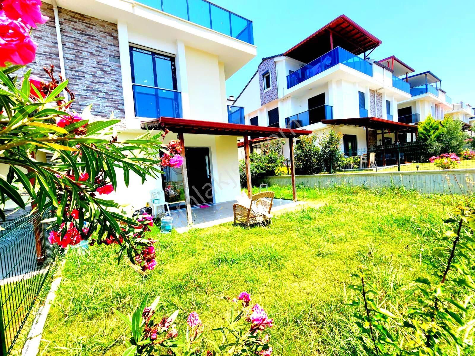 Kuşadasında Havuzlu Sitede 4+1 Bahçeli Villa - Görsel 2