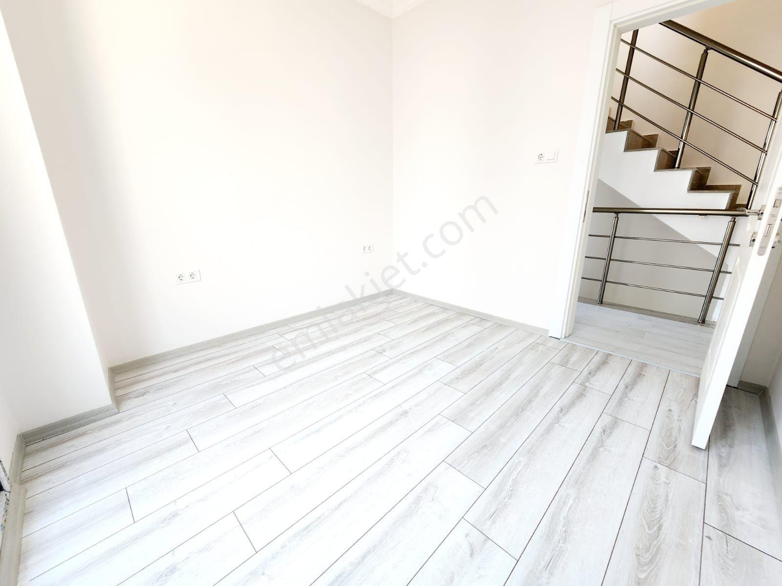 Kuşadasında Havuzlu Sitede 4+1 Bahçeli Villa - Görsel 20