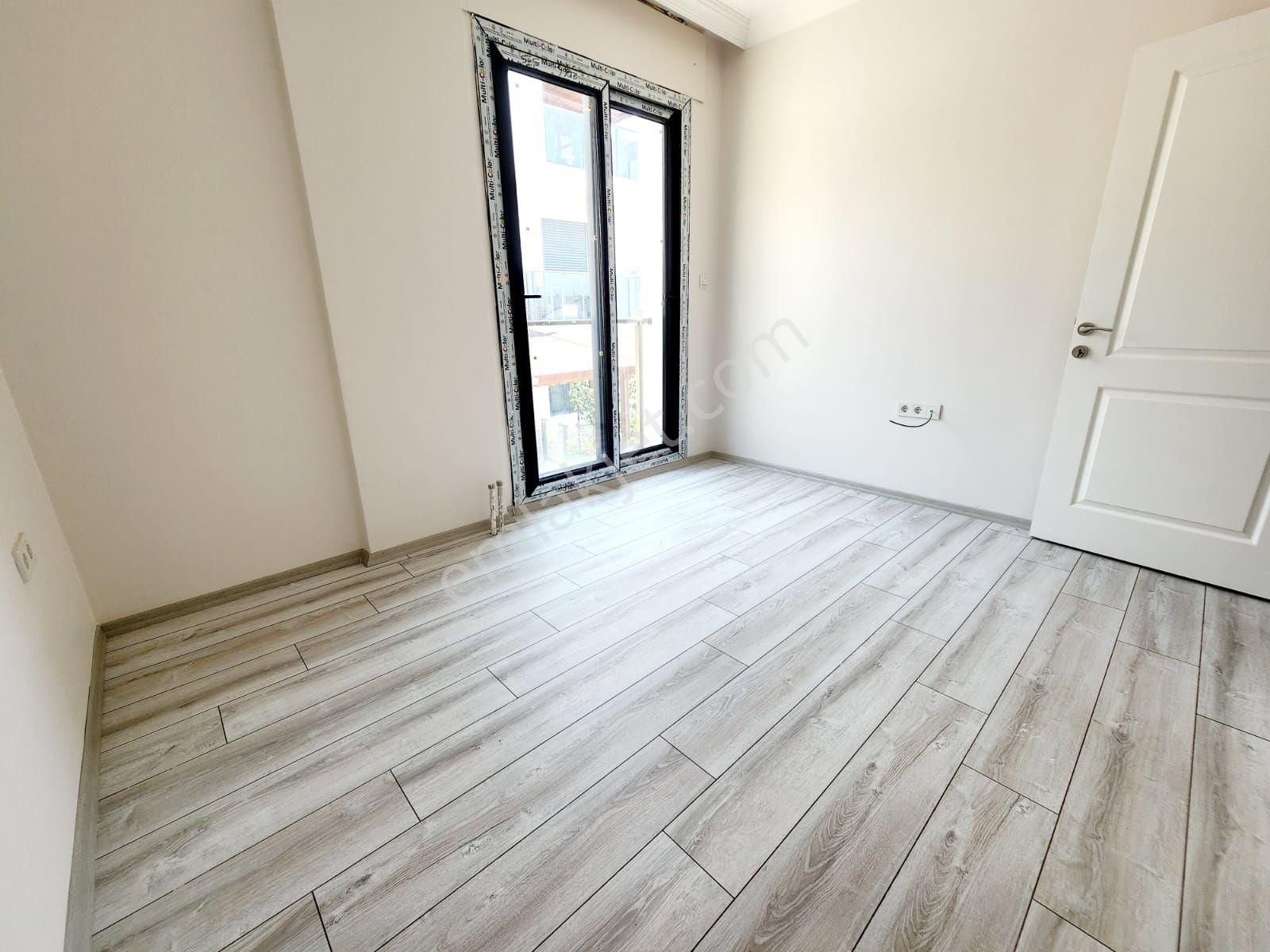 Kuşadasında Havuzlu Sitede 4+1 Bahçeli Villa - Görsel 18