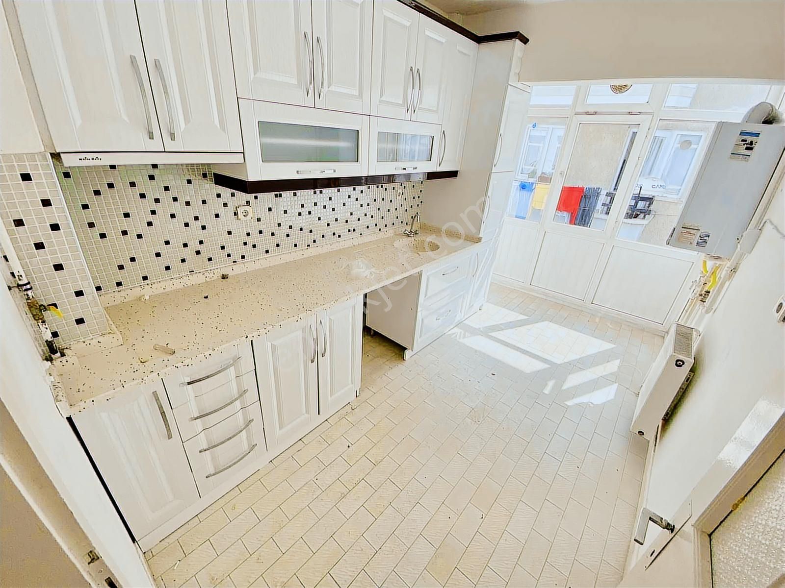 İncirli 19 Mayıs Cd. Dibinde Komple Önü Açık Manzaralı Arakat!!! - Görsel 17