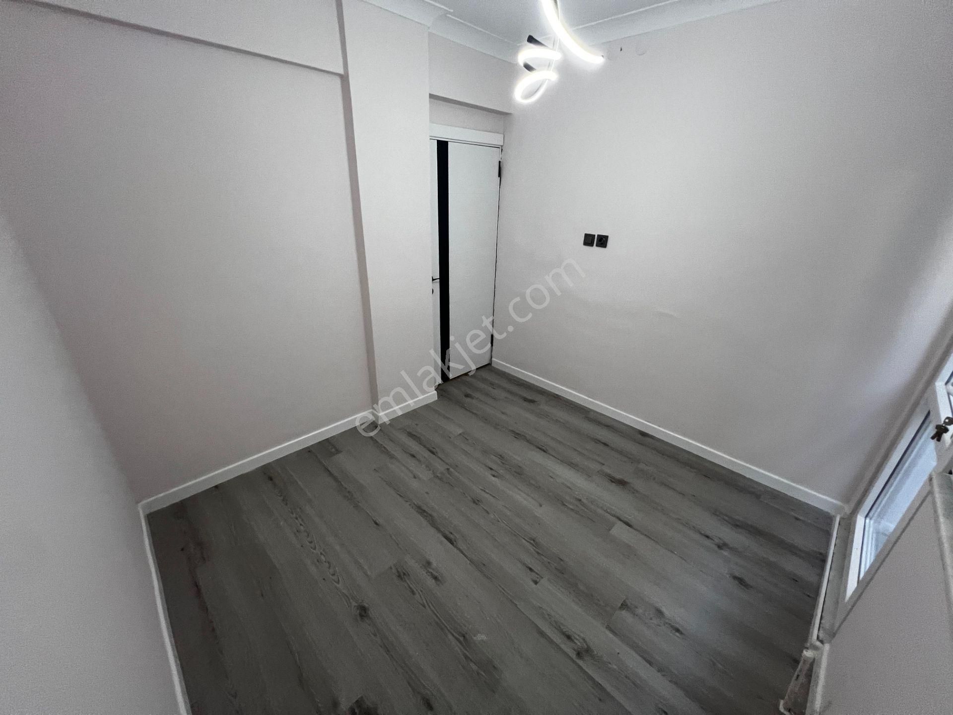 Parladan Pazar Sokağında Denize 100 Metre Satılık 2+1daire - Görsel 15