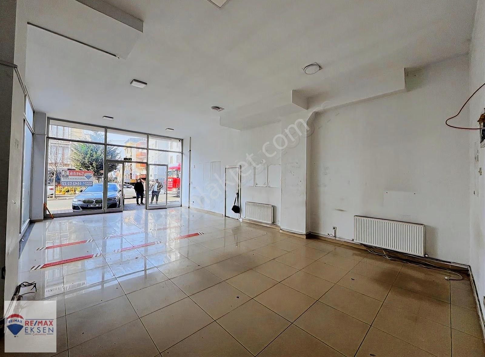 Göztepe Caddesi Üzerinde Kiralık Önü Açık Geniş Cepheli Dükkan - Görsel 3