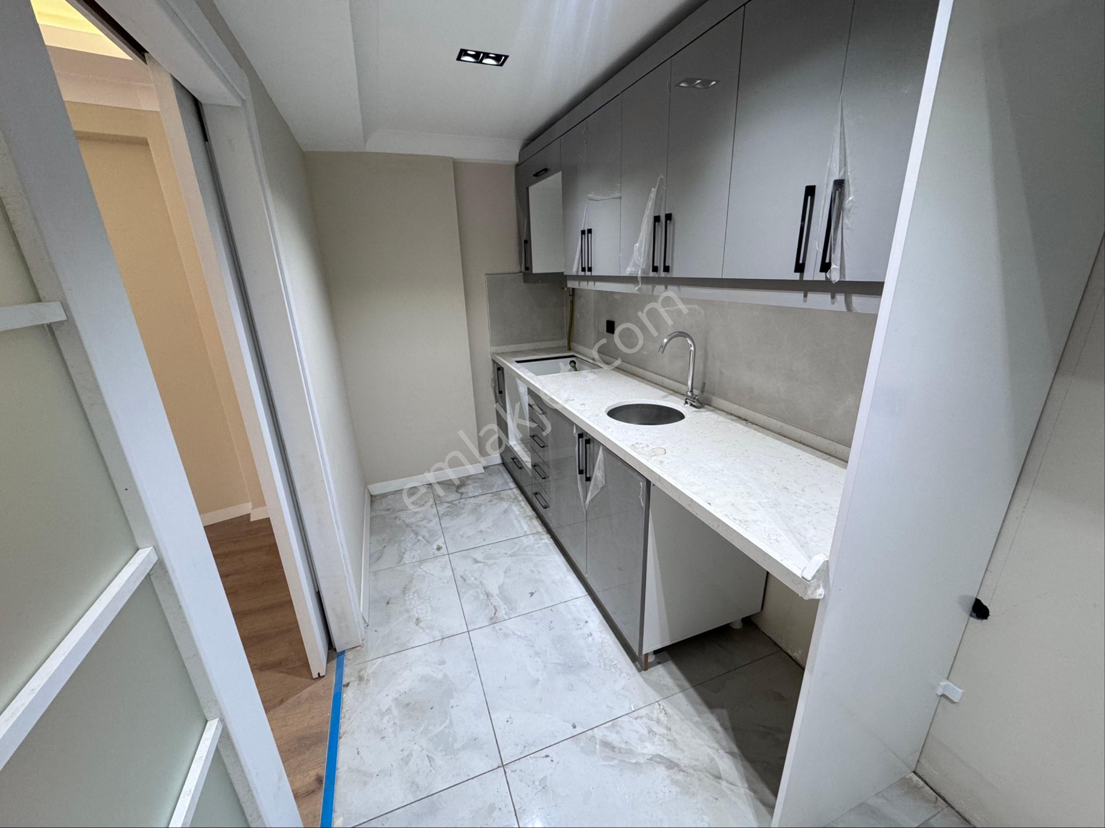 Yahya Kemal'de Ana Cadde Üzeri Site'de 1+1 - Görsel 6