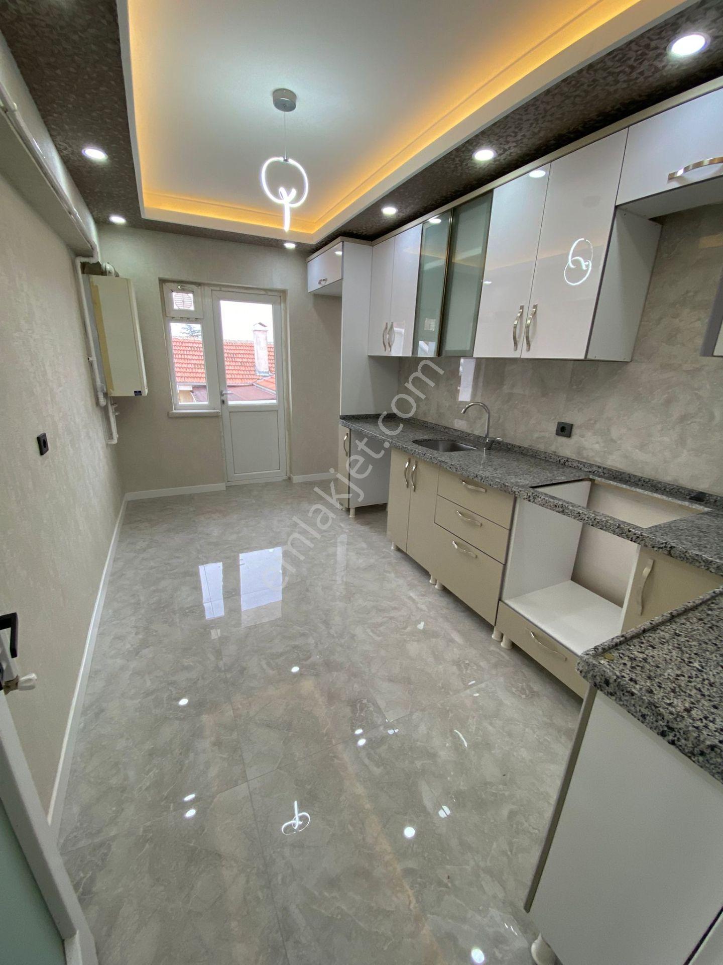 Pınarbaşı Mahallesi'nde Metro Yakını Full Yapılı 3+1 Daire!