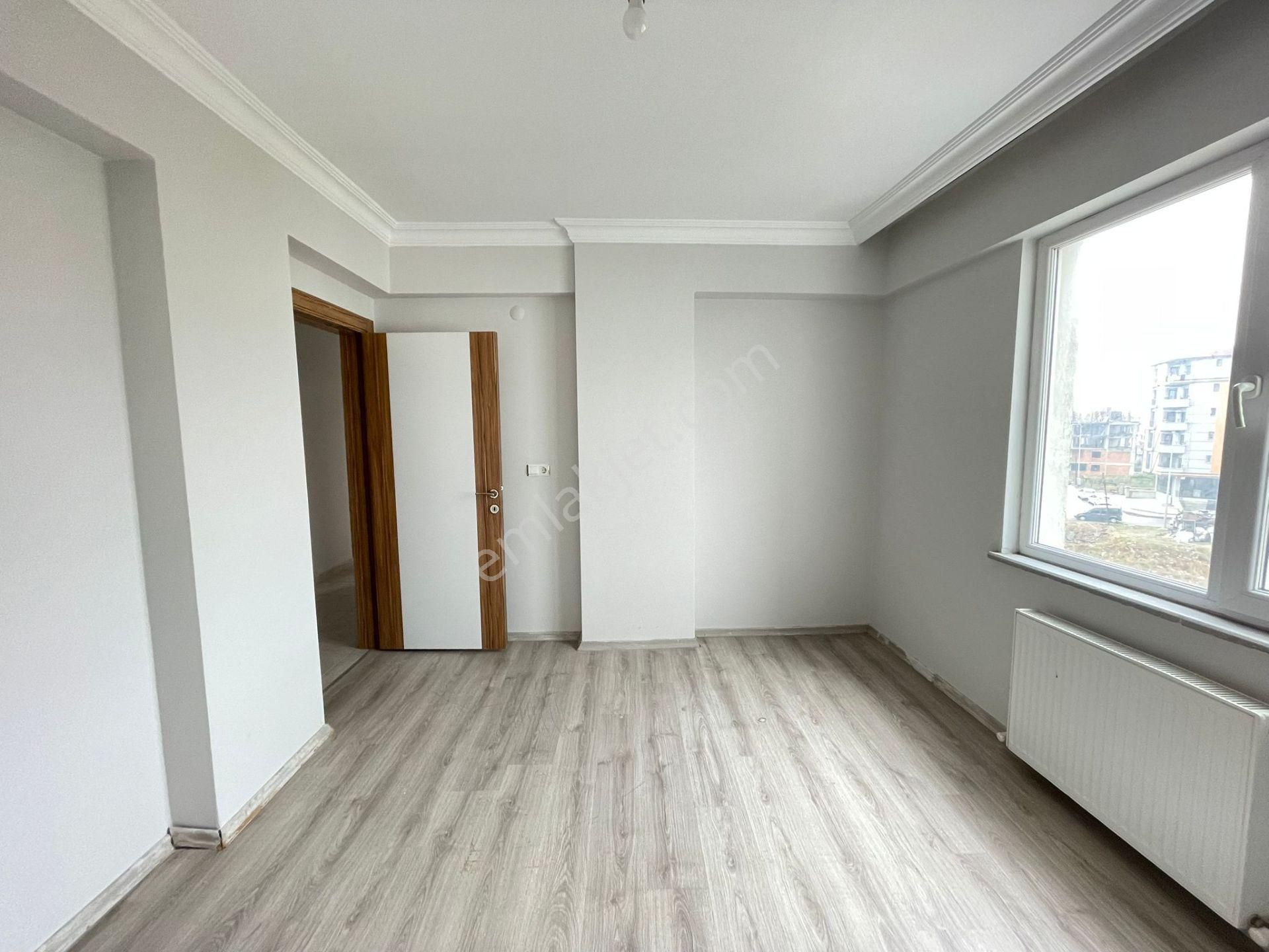 Akyüz Gayrimenkul Den; Merkezı Konumda Iskanlı,kombılı ,satılık 2+1 Daire - Görsel 15