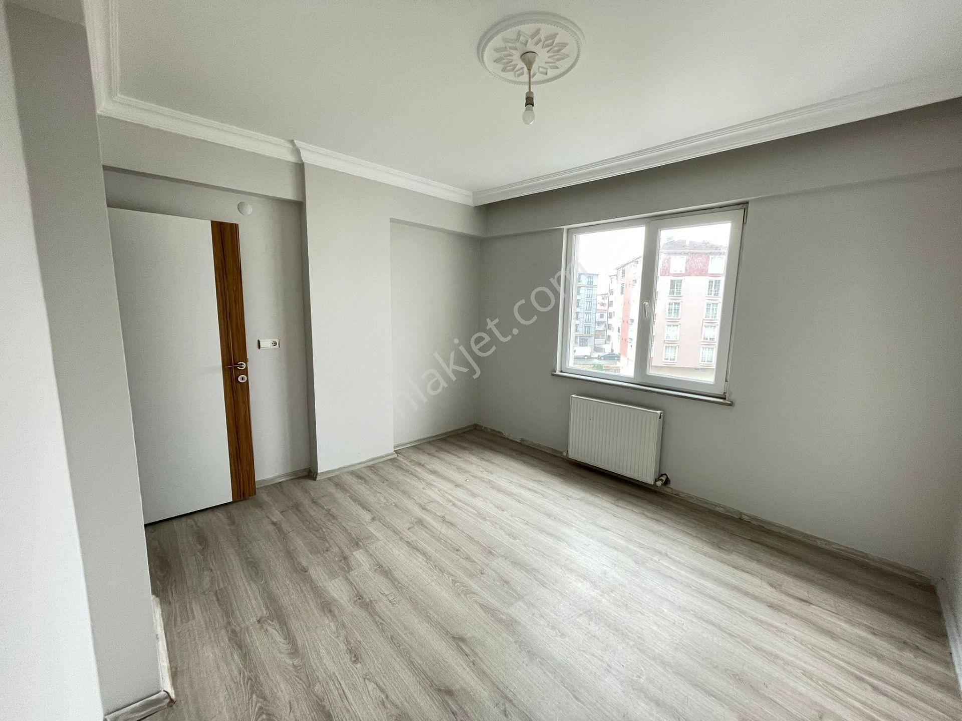 Akyüz Gayrimenkul Den; Merkezı Konumda Iskanlı,kombılı ,satılık 2+1 Daire - Görsel 14