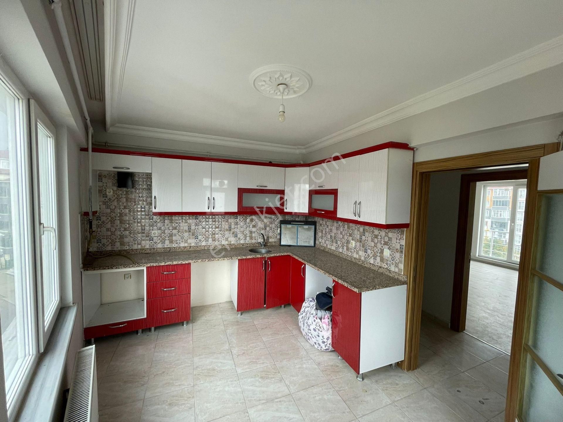 Akyüz Gayrimenkul Den; Merkezı Konumda Iskanlı,kombılı ,satılık 2+1 Daire - Görsel 10