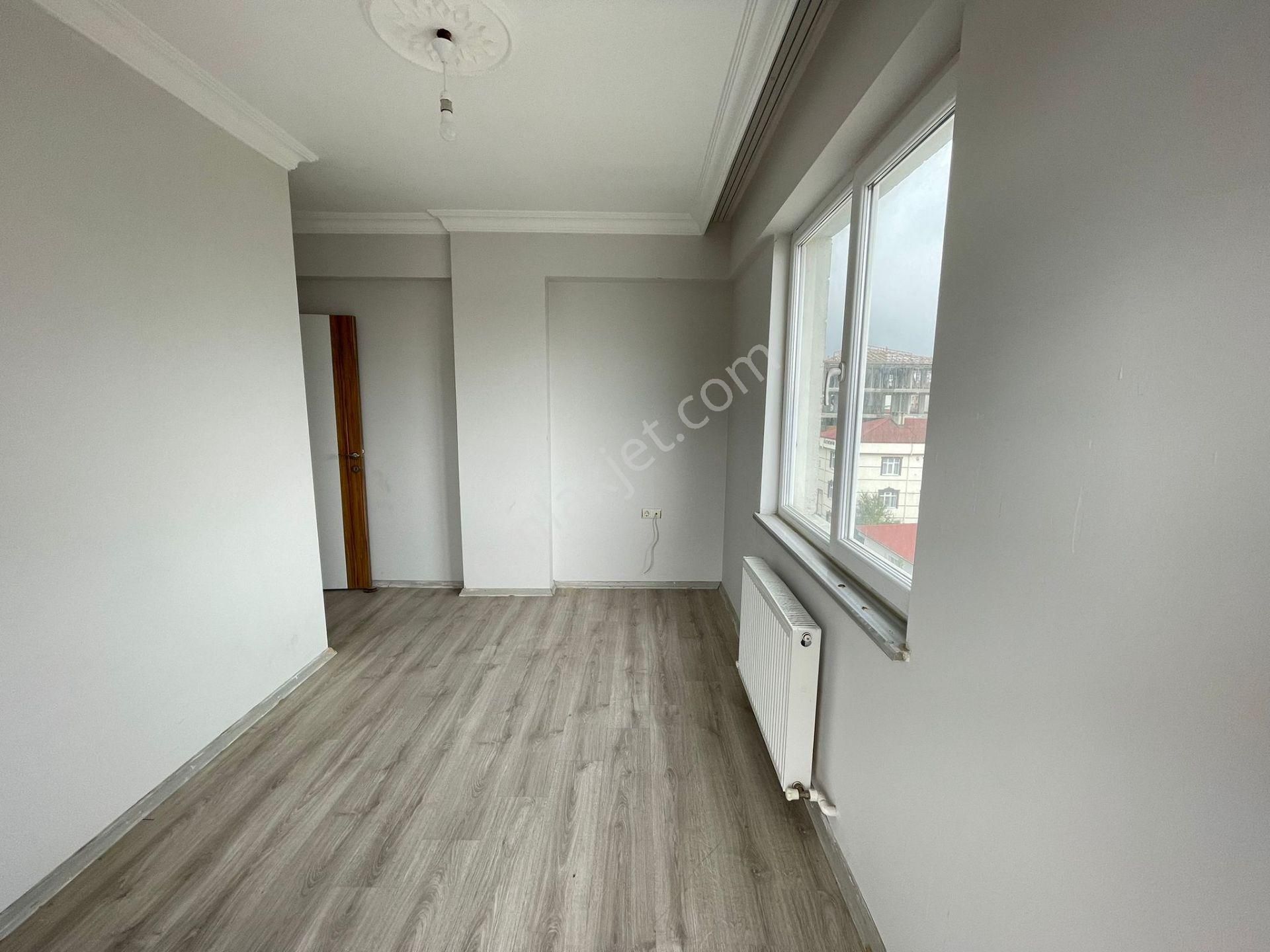 Akyüz Gayrimenkul Den; Merkezı Konumda Iskanlı,kombılı ,satılık 2+1 Daire - Görsel 18