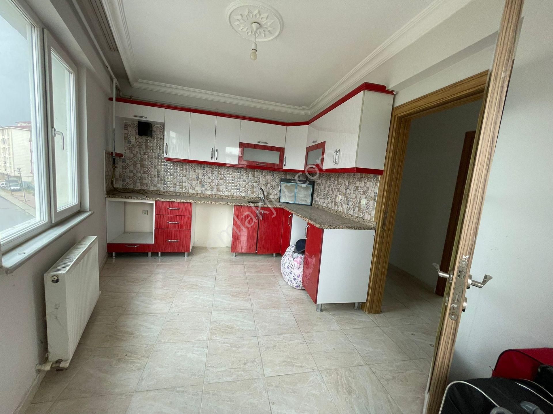 Akyüz Gayrimenkul Den; Merkezı Konumda Iskanlı,kombılı ,satılık 2+1 Daire - Görsel 23