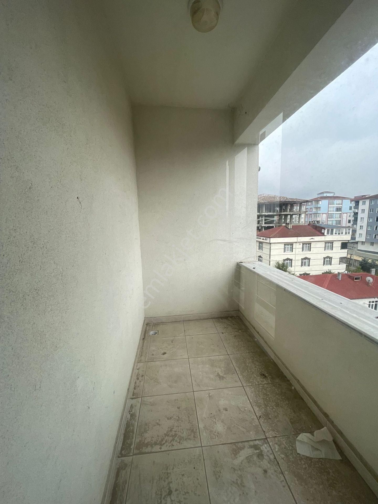 Akyüz Gayrimenkul Den; Merkezı Konumda Iskanlı,kombılı ,satılık 2+1 Daire - Görsel 21