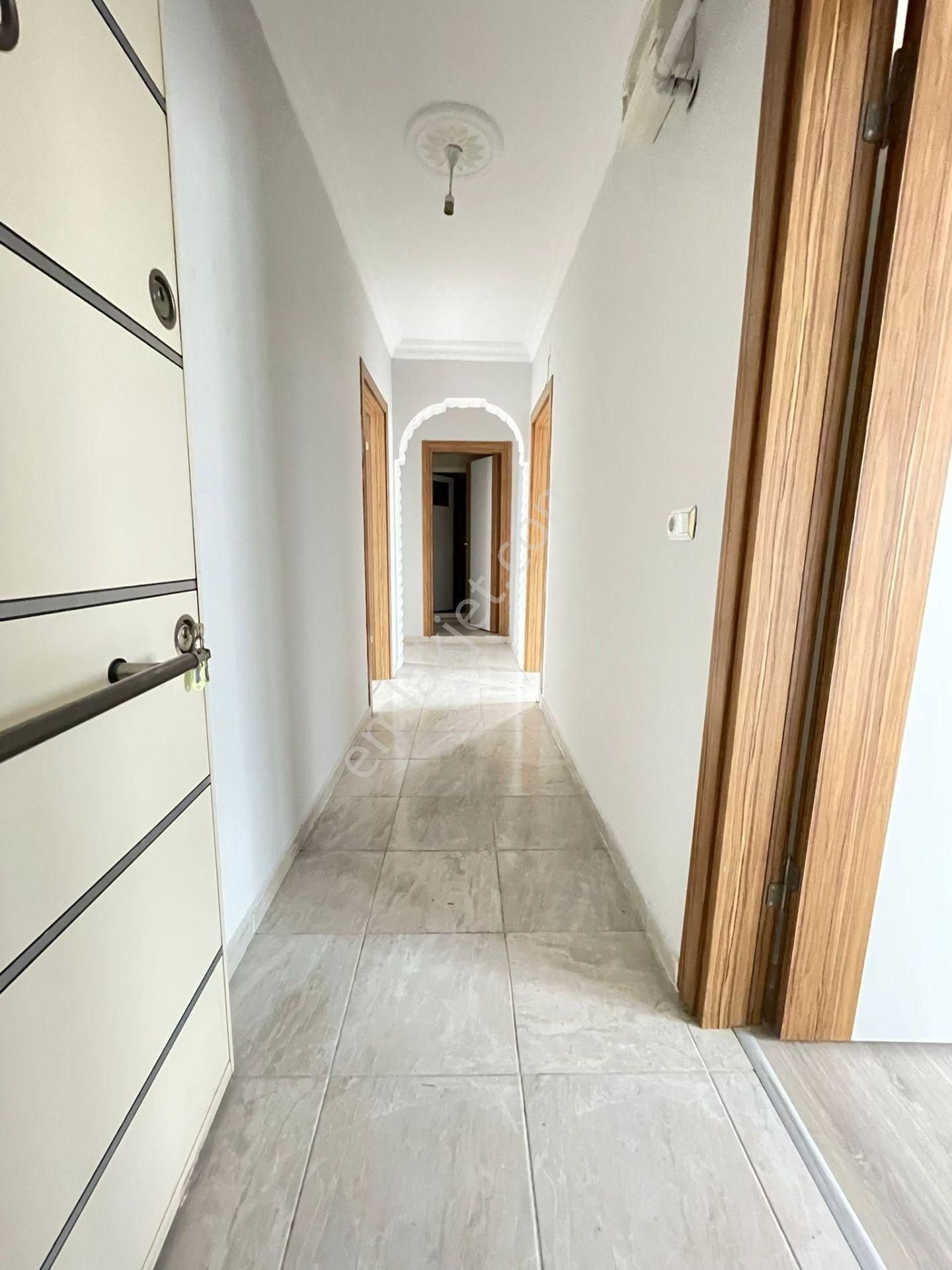 Akyüz Gayrimenkul Den; Merkezı Konumda Iskanlı,kombılı ,satılık 2+1 Daire - Görsel 13