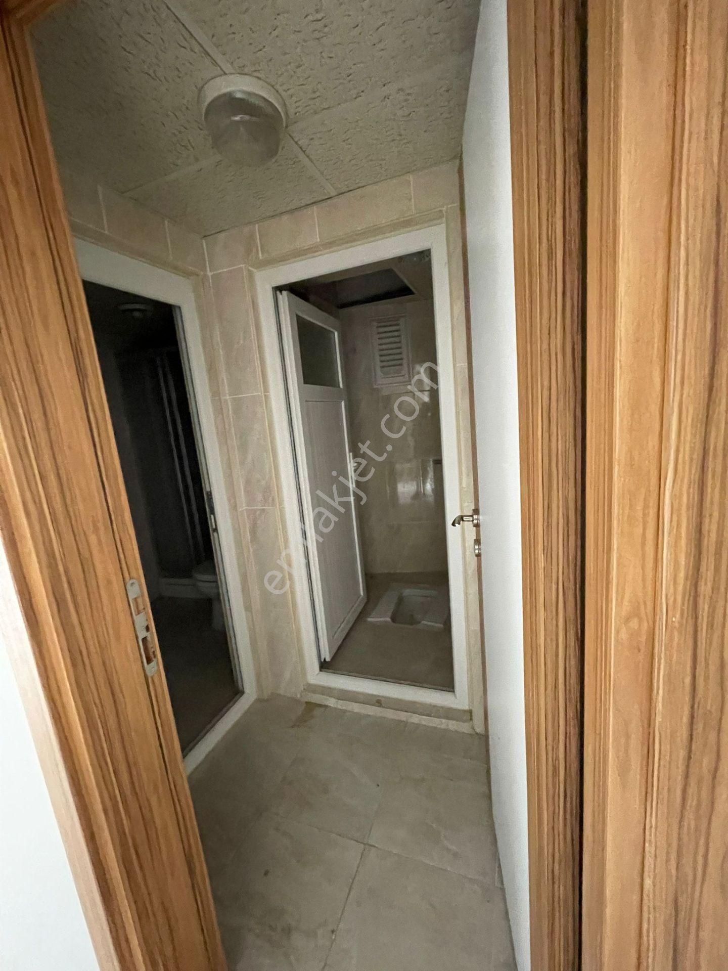 Akyüz Gayrimenkul Den; Merkezı Konumda Iskanlı,kombılı ,satılık 2+1 Daire - Görsel 5