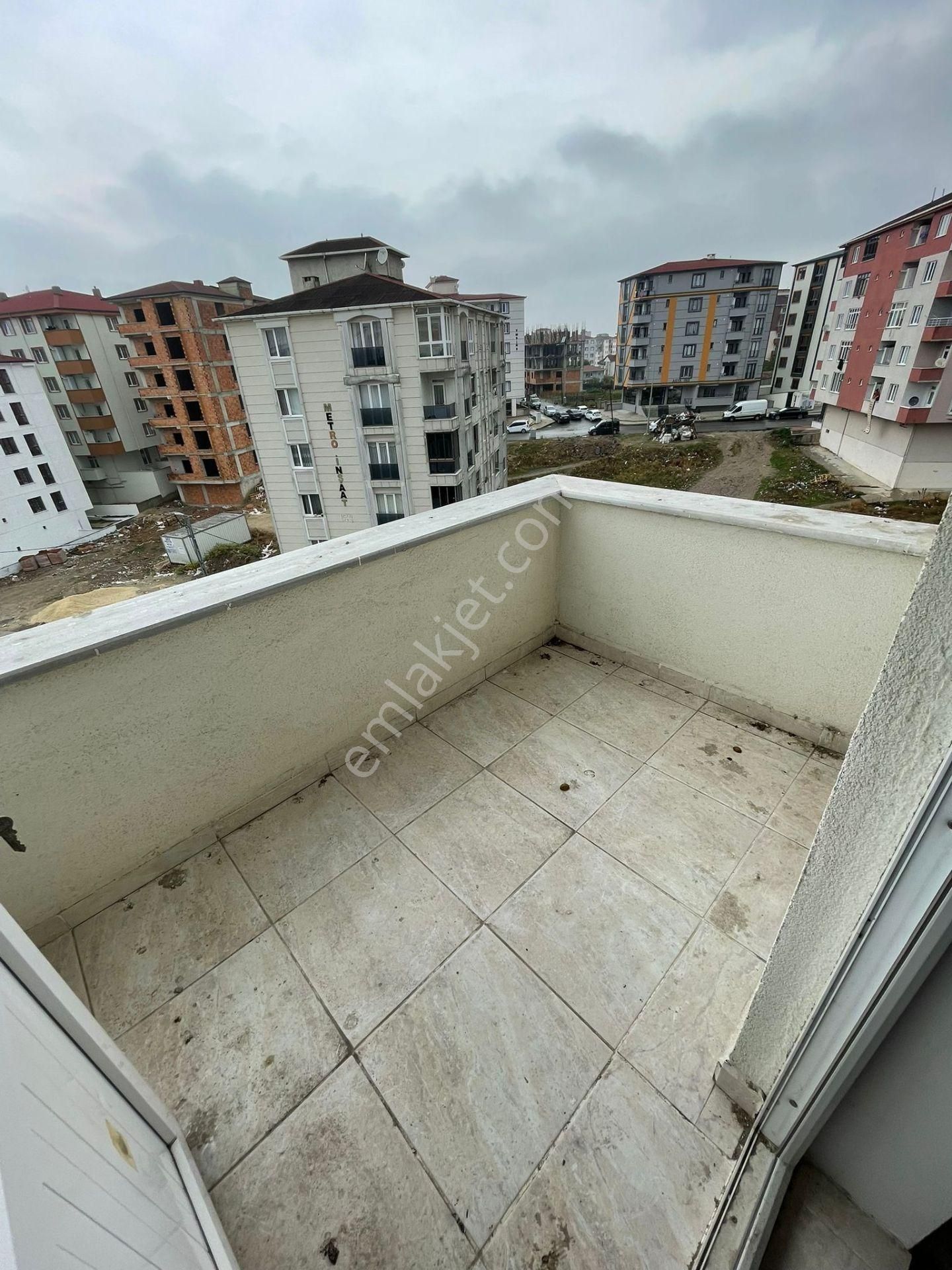 Akyüz Gayrimenkul Den; Merkezı Konumda Iskanlı,kombılı ,satılık 2+1 Daire - Görsel 17