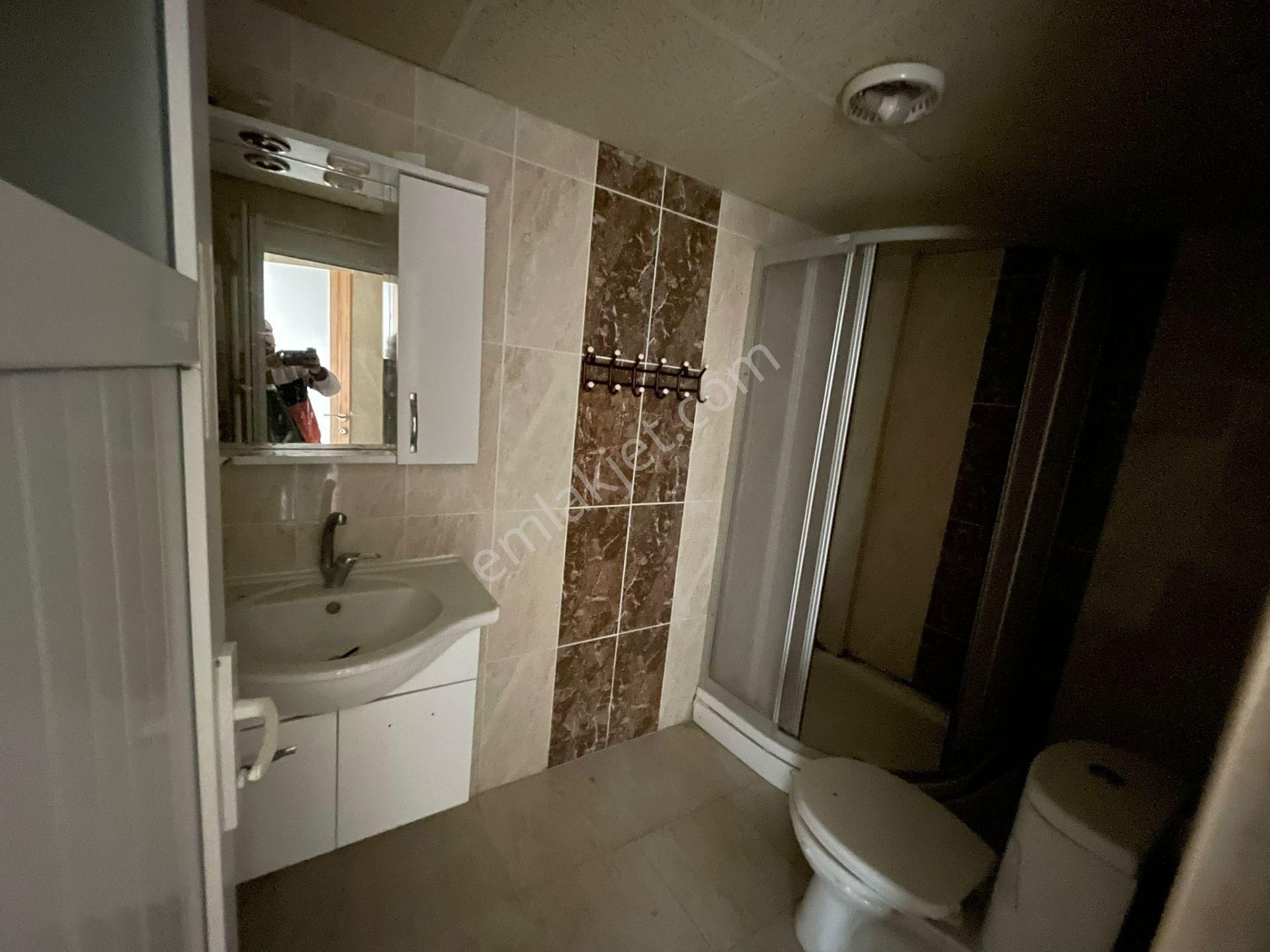 Akyüz Gayrimenkul Den; Merkezı Konumda Iskanlı,kombılı ,satılık 2+1 Daire - Görsel 7