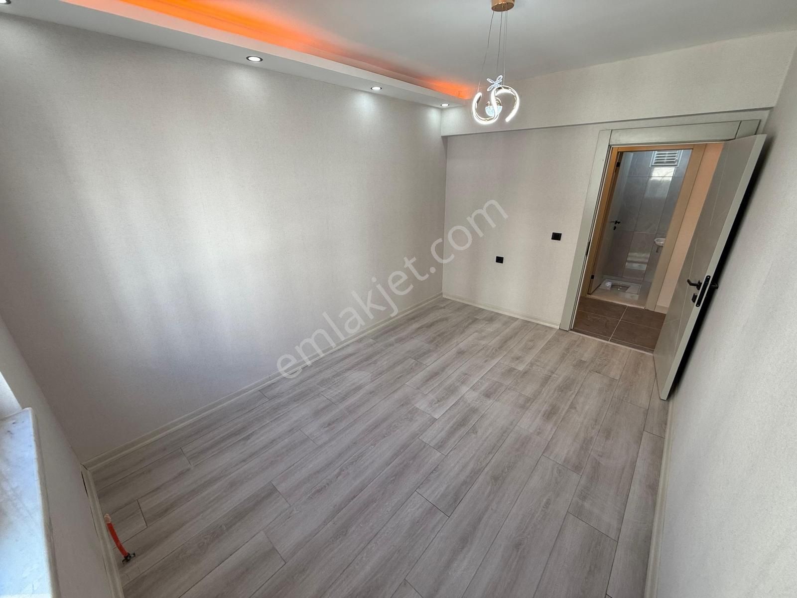 Keçiörende 3+1 Full Yapılı İskanlı Teras Balkonlu Cadde Yanı - Görsel 6